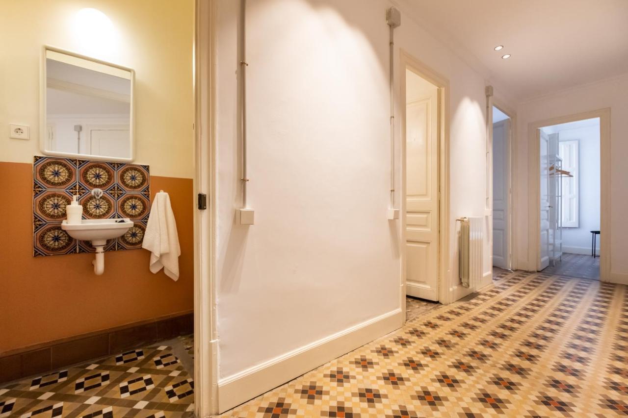 B42 - Modernist Apartment For Large Groups In Eixample Barcelona Luaran gambar